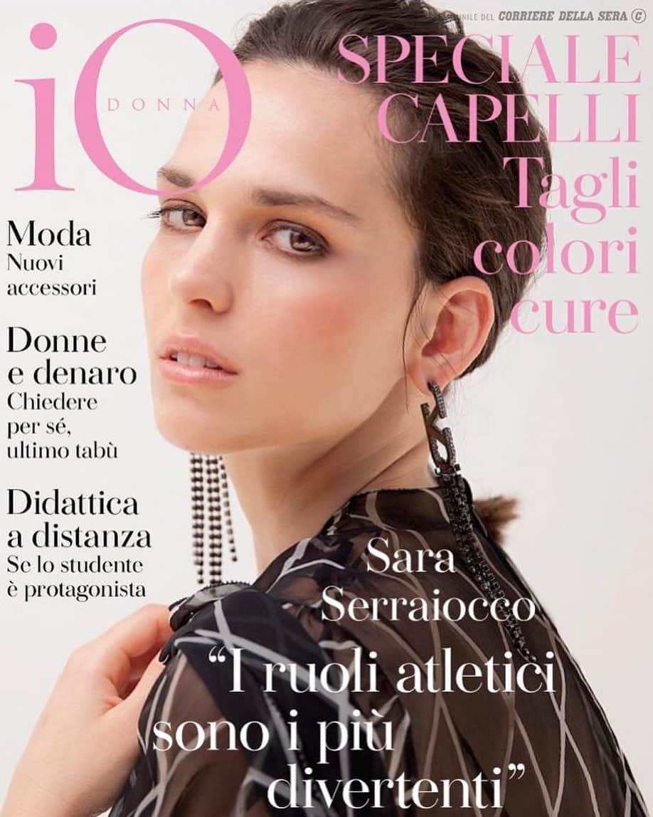 のインスタグラム：「Uno sguardo sul nuovo guardaroba per l’autunno-inverno. Tendenze che abbracciano novità di moda: graffiti d’ispirazione street sulla camicia firmata @compagniaitaliana nell’ultimo numero di @iodonna_it   #iodonnamagazine #fashion #press #news #trends #graffiti  A look at the wardrobe for autumn-winter. Trends that embrace fashion news: street-inspired graffiti on the @compagniaitaliana shirt in the latest issue of @iodonna_it」