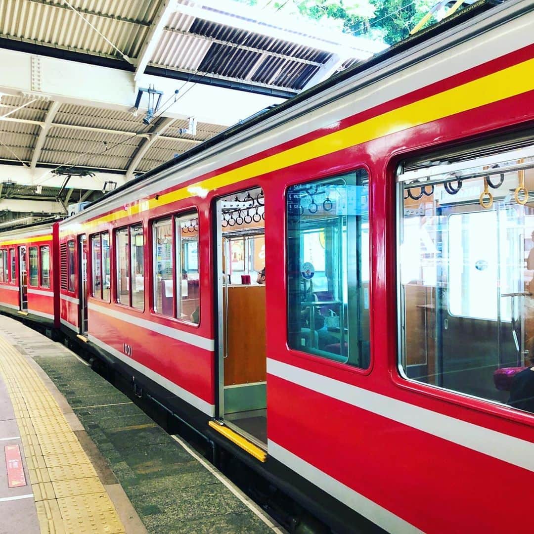 がっちゃんのインスタグラム：「箱根登山電車🚃 何度乗ってもまた乗りたくなります💕  #箱根 #箱根登山鉄道 #railway #railwayphotography #train #trainphotography #trainspotting #japan #japantravel #japantrip #がっちゃん #がっちゃんねる」