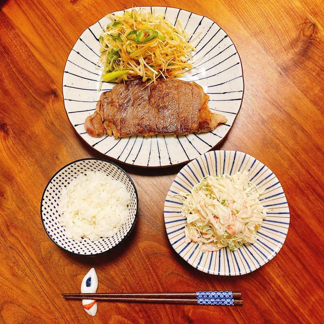 宮下純一さんのインスタグラム写真 - (宮下純一Instagram)「今日は鹿児島黒牛ステーキ🐃🥩で乾杯🥂もちろん合わせるのは芋焼酎😍地の物は飲み物食べ物合いますよね😘😘😘#鹿児島黒牛ステーキ #本格芋焼酎 #名コンビ #カニカマ大根サラダも美味しいよ #どんどん鹿児島」9月7日 22時44分 - junichi1017