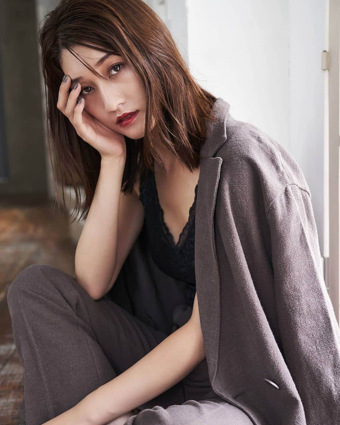 のインスタグラム：「たまにはこんな雰囲気も💋 Testshoot💨  Photo @notosunao Hairmake @hairmakegyu   Thank-you💕  #testshoot #作品撮り #セットアップ #セットアップコーデ」