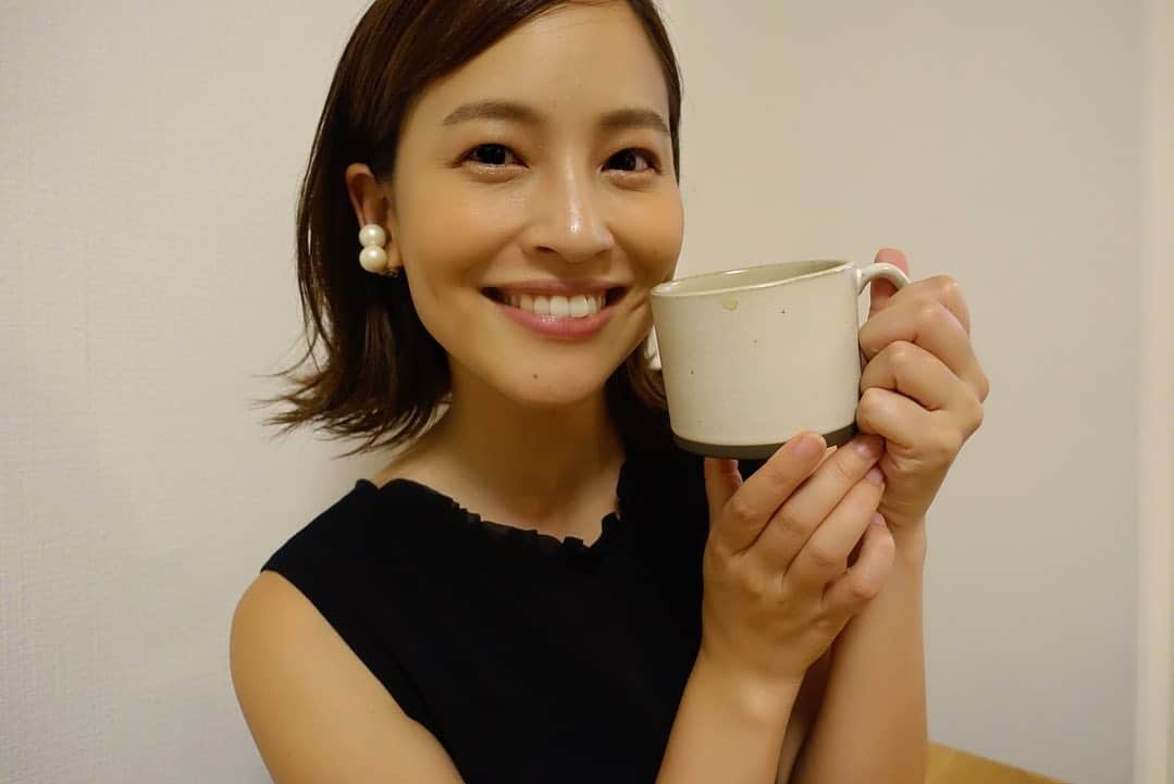 佐野伶莉のインスタグラム：「最近コーヒーが好きになってきたので、色々揃えてみました☕️ 中でも気に入っているのが、1人用のドリッパーセット！！！ コーヒーって奥深すぎて、まだ入り口の入り口なのですが楽しい！ オススメのコーヒー豆、入れ方があれば教えてください🙇‍♀️ ※最後はcafede凛で頂いた最高に美味しいコーヒー。 #コーヒー初心者」