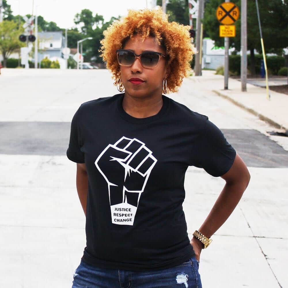 ロック&リパブリックのインスタグラム：「✨Sneak peek! ✨We've partnered with @creamcityprintlounge, a Milwaukee-area Black-owned business, to create a line of tees for the whole family to support racial equality. 🙌🏾Check out some of the styles in today's story and mark your calendars for 9/21 to shop the line in select stores and at Kohls.com. With this launch, Kohl's is proud to donate $100,000 to @naturbanleague, which strengthens economic empowerment, equity and civil rights. #Kohls」