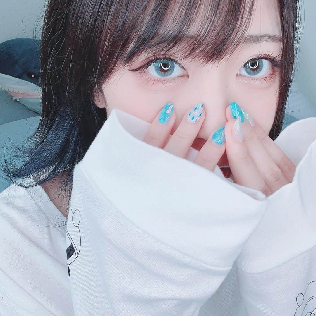 ねおきまこのインスタグラム：「おやすみ💤🌙  #blueeyes #目 #カラコン #contact  #bluecontacts」