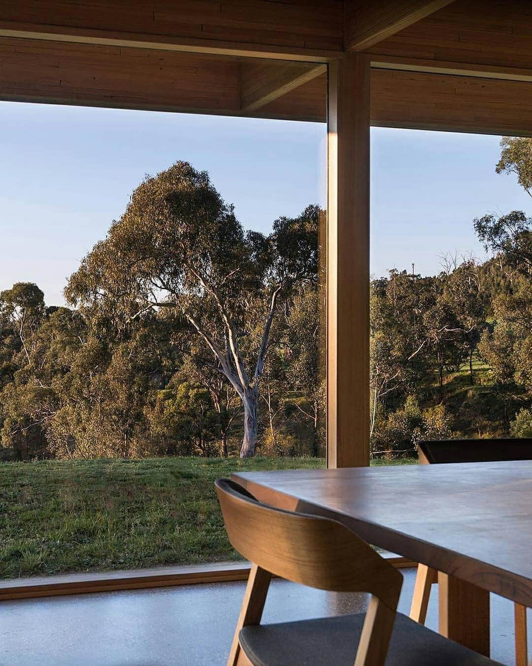 MT DOMAINEさんのインスタグラム写真 - (MT DOMAINEInstagram)「Good morning from dream house heaven. 🕊️📸: @photosbyernesto @formatarchitects」9月7日 23時00分 - mydomaine