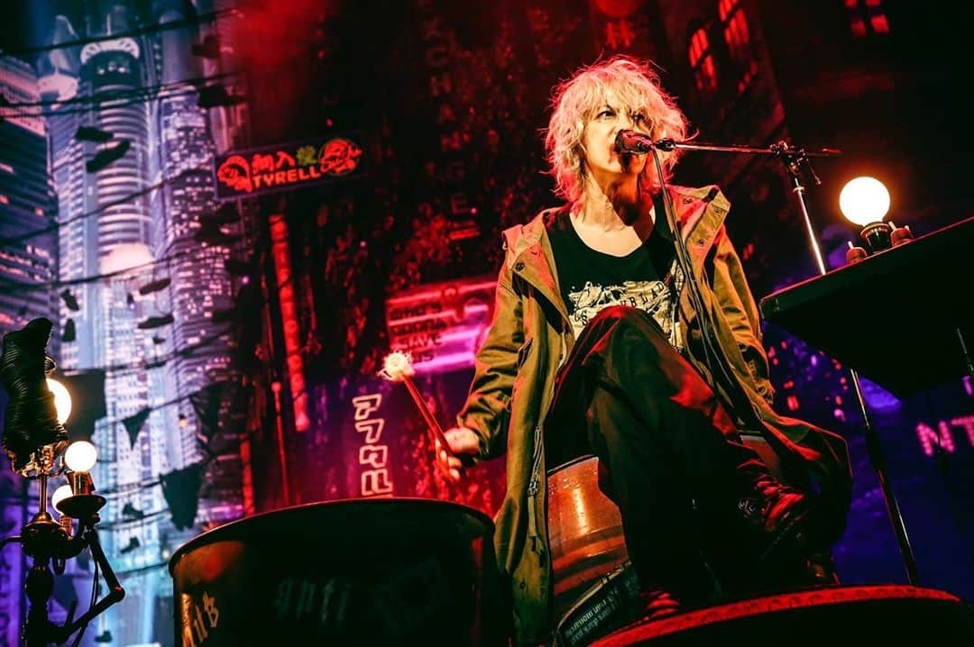 Hydeさんのインスタグラム写真 - (HydeInstagram)「Thank you for these 3 days.  Let’s keep rocking!  #JekyllandHyde」9月7日 23時08分 - hydeofficial