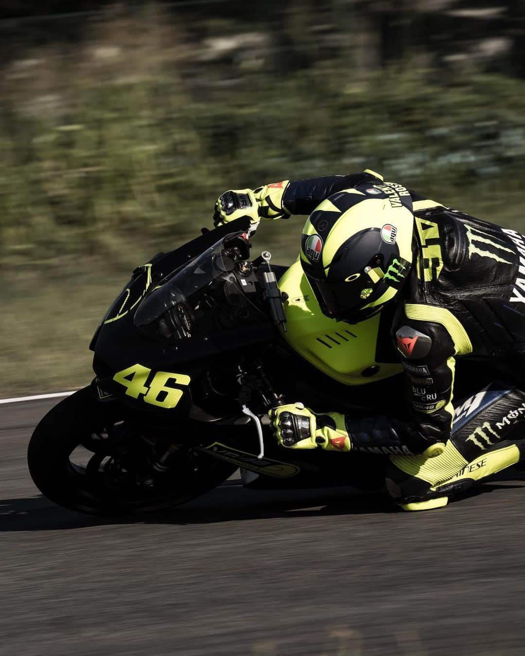 バレンティーノ・ロッシさんのインスタグラム写真 - (バレンティーノ・ロッシInstagram)「Allenamento al @circuitodipomposa con la @vr46ridersacademyofficial  📸 @camilss」9月7日 23時00分 - valeyellow46