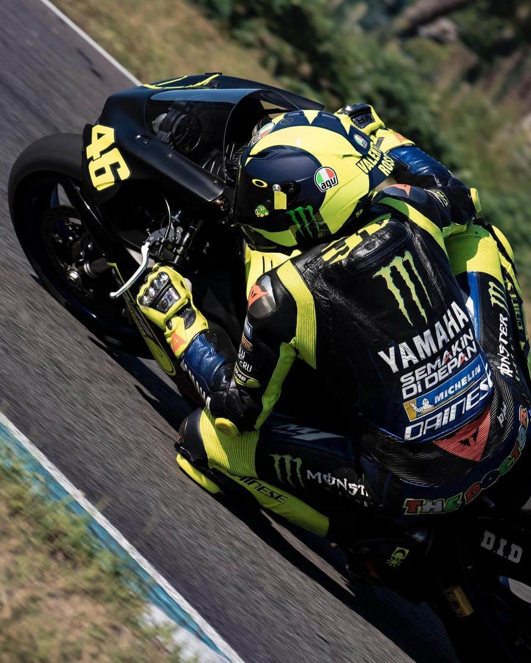 バレンティーノ・ロッシさんのインスタグラム写真 - (バレンティーノ・ロッシInstagram)「Allenamento al @circuitodipomposa con la @vr46ridersacademyofficial  📸 @camilss」9月7日 23時00分 - valeyellow46