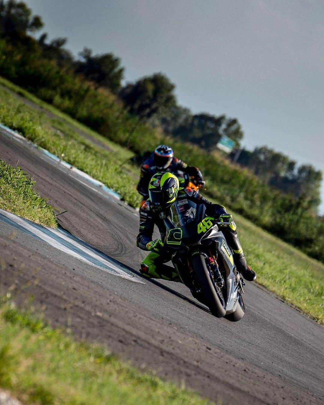 バレンティーノ・ロッシさんのインスタグラム写真 - (バレンティーノ・ロッシInstagram)「Allenamento al @circuitodipomposa con la @vr46ridersacademyofficial  📸 @camilss」9月7日 23時00分 - valeyellow46