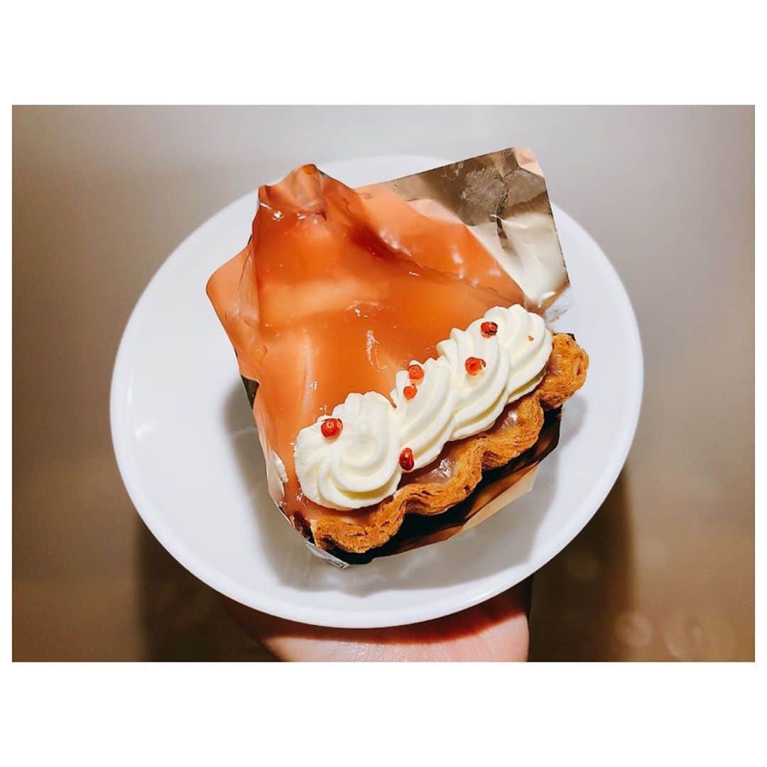 山口瑠璃さんのインスタグラム写真 - (山口瑠璃Instagram)「なんでもない日だけど、ケーキ買っていただきました。 もぐもぐり」9月7日 23時05分 - chacha_ruri_