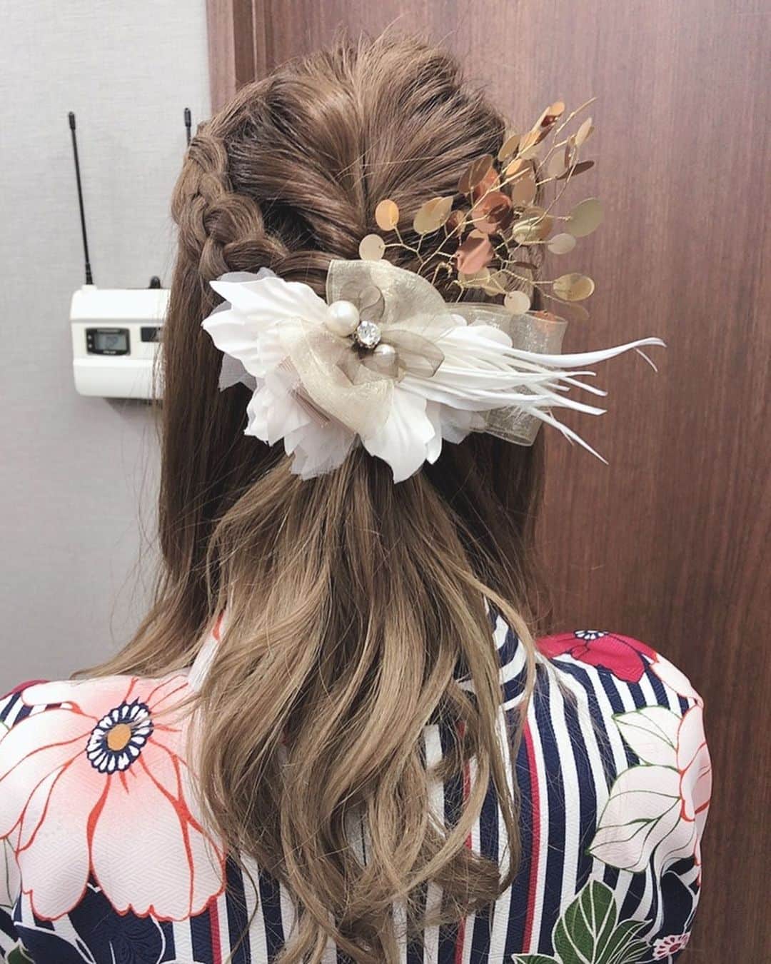 堀内華央理さんのインスタグラム写真 - (堀内華央理Instagram)「浴衣ヘアアレンジ👘💕🌸  ヘアアレンジはCelsusで @celsus_secret_garden  お願いしましたー🥺💕  以前袴衣装の時に使った髪飾りを 使ったよー💕  袴の時もヘアアレンジ Celsusでしていただきました☺️  #kaorihoriuchi #堀内華央理 #bakusutesotokandaicchome #バクステ外神田一丁目 #idol #japaneseidol #tokyo #japan #streamer #twitchstreamer #game #아이돌 #게임 #트위치 #實況主 #偶像 #yukatahair #yukatahairstyle #浴衣ヘアアレンジ #浴衣ヘア #袴ヘア #ヘアアクセサリー #hairarrange #hairaccessories #headpieces」9月7日 23時21分 - horiuchikaori
