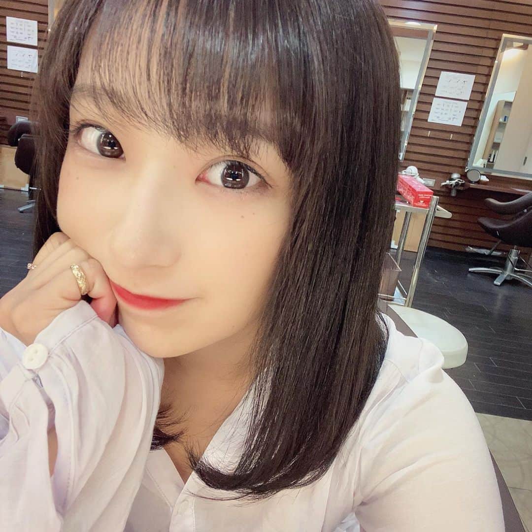 ミクのインスタグラム：「. . 良い感じにしてもらったなり✨ . .  #美容院　#髪の毛サラサラ #graycolor #purple #haircolor #hairstyle #hair」