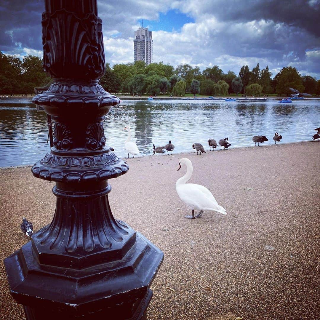 KOKIAのインスタグラム：「Wherever I am. I just sing and write to people waiting for my music. Arrived in the UK safely few days ago.」