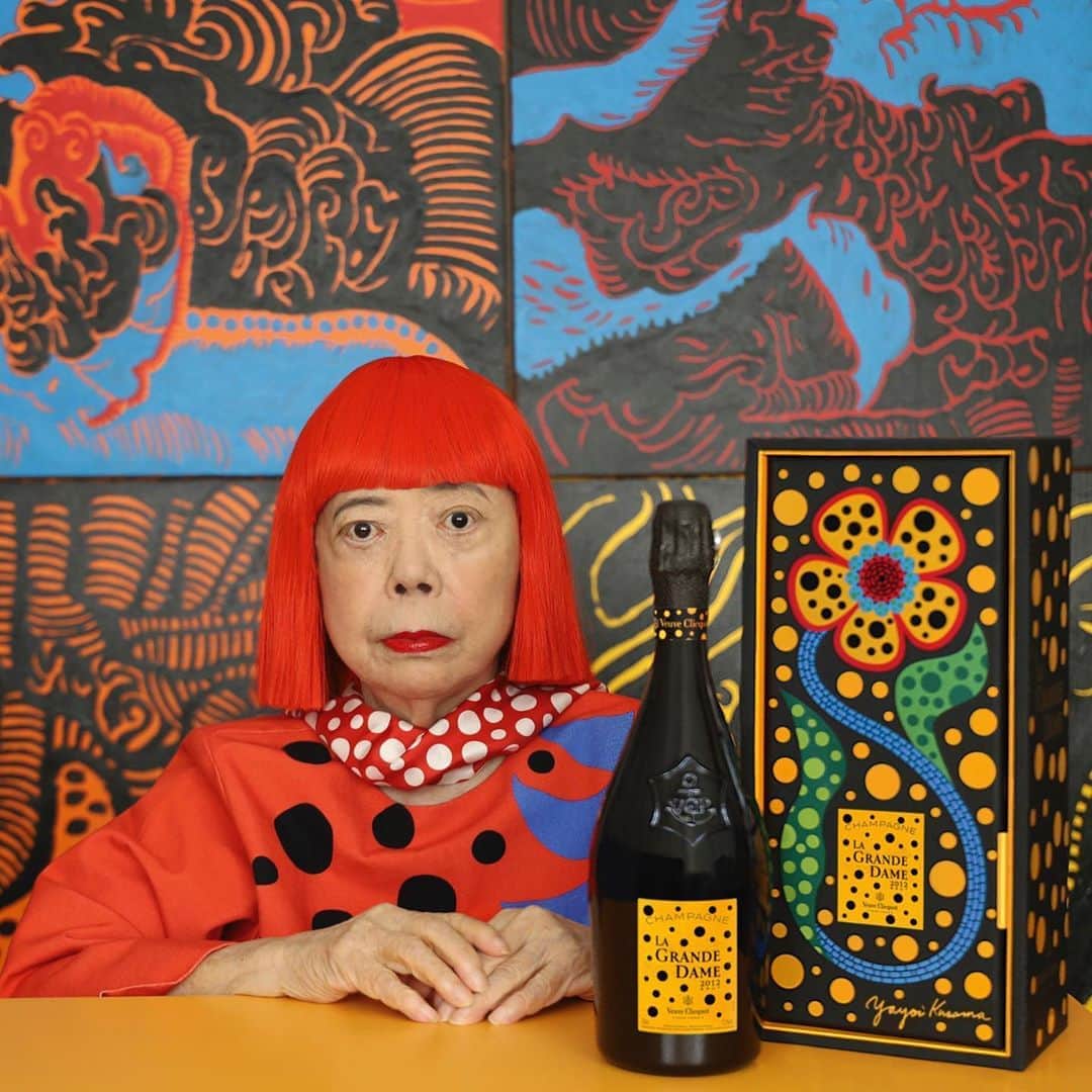 のインスタグラム：「This new month comes with multiple creations from our Maisons.  Focus on the new @veuveclicquot’s collaboration with Yayoi Kusama.  In celebration of Maison's new vintage, La Grande Dame 2012, Yayoi Kusama unveils her vibrant tribute to “La grande dame” of Champagne. Through this colorful and unique creation, Veuve Clicquot and iconic Japanese artist Yayoi Kusama are sending the world a radiant message of joy and optimism.   ©️ YAYOI KUSAMA  Enjoy responsibly.   #LaGrandeDame x #YayoiKusama  @yayoikusamamuseum #LVMH」