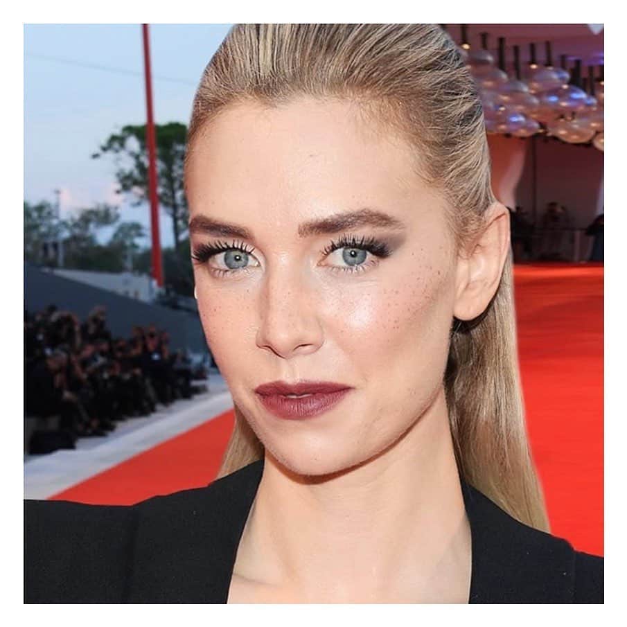 JO BAKERのインスタグラム：「V A N E S S A • K I R B Y 🇬🇧 Polished punk inspired makeup on.... #vanessakirby #venicefilmfestival2020 for her 2nd standout movie at #venicefilmfestival #theworldtocome  It’s officially fall.... we are now in the season of muted tones and deeper darker feelings. Can’t wait to delve deeper into this fantastic season!  Hair @halleybrisker ✨ #makeup by me #jobakermakeupartist 💋」