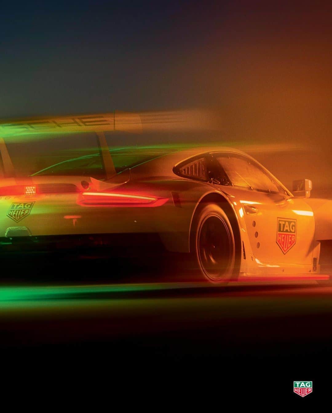 のインスタグラム：「A race against the night.    Time starts to move slower, and the night seems like it will never end. Like you’re forever chasing tomorrow. But time never stops, and neither do we.  The new #TAGHeuerCarrera Sport Chronograph.  Discover more at the link in our bio. #ForeverChasingTomorrow」