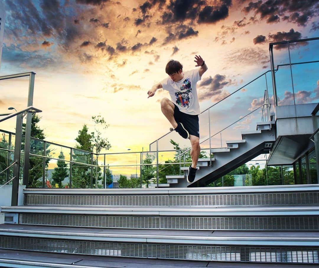 石田太志のインスタグラム：「Shred in yokohama. ･ #footbag #taishiishida #freestyle #soccer #follow #worldchampion #performance #performer #instagramer #hackysack #yokohama #japan #sunset」