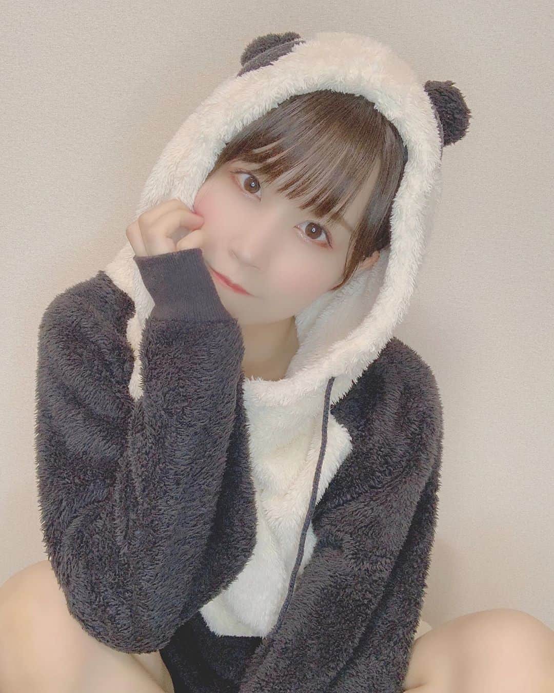 八木沙季のインスタグラム：「🐼🐼 . ぱんだ🍞 .」
