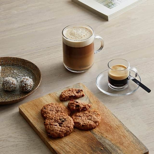 Nespressoさんのインスタグラム写真 - (NespressoInstagram)「It's coffee break time! ☕  Take your favourite coffee, add cookies and voilà. Who is your coffee partner? Tag them below!  #Nespresso #NespressoMoments #CoffeeMoments #coffeebreak #CoffeeLover #InstaCoffee」9月8日 0時00分 - nespresso