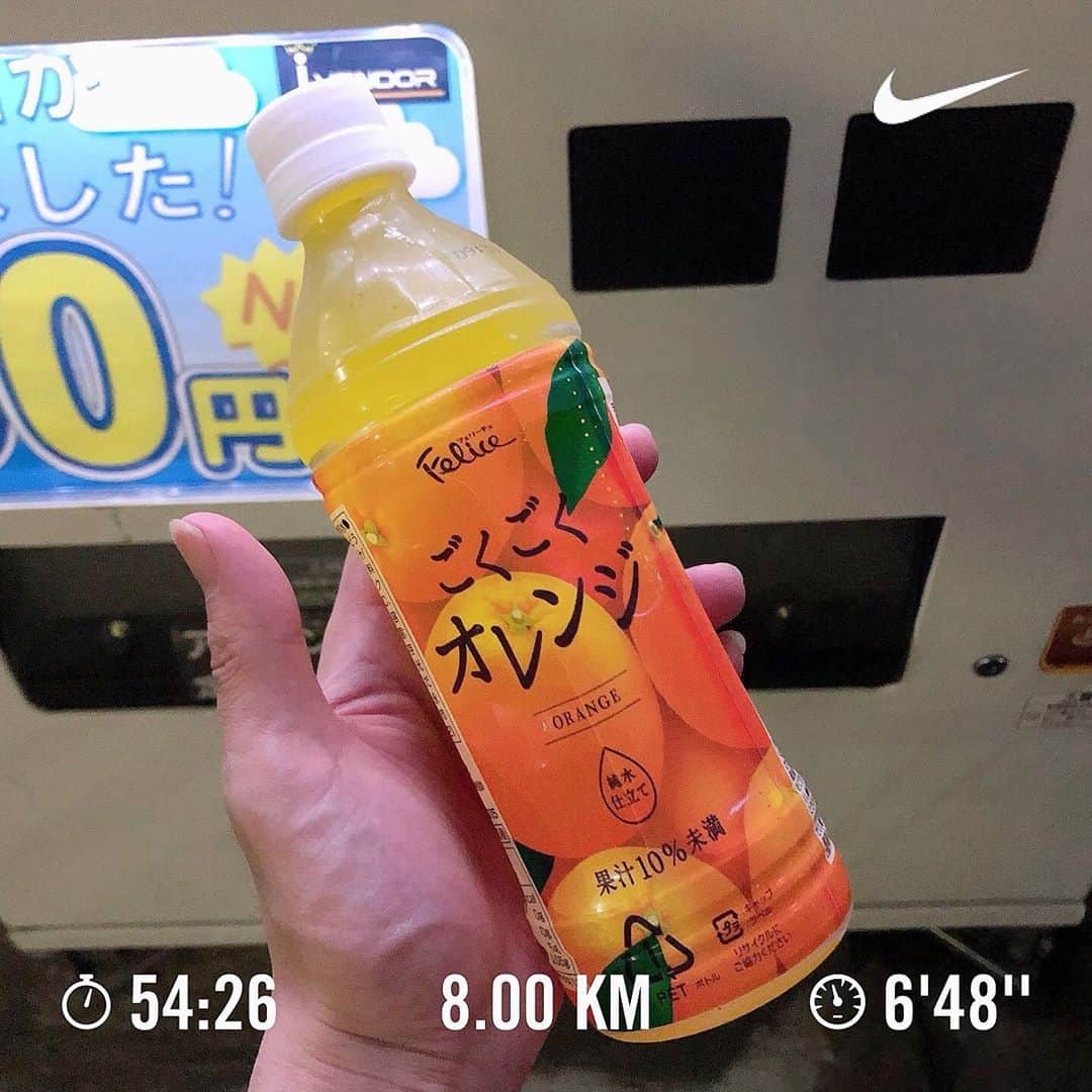 Takeshiさんのインスタグラム写真 - (TakeshiInstagram)「セイヤとててさんが美味い‼️ と騒ぐスタラン横？らへんの自販機にあるオレンジジュース🍊 うちの近くの自販機にあるので飲みました。 まぁ…… うま✨ 昔ながらの瓶のオレンジジュース的な味🙋‍♂️甘さがツン！とくるやつ🙋‍♂️」9月7日 23時54分 - takeshi_823