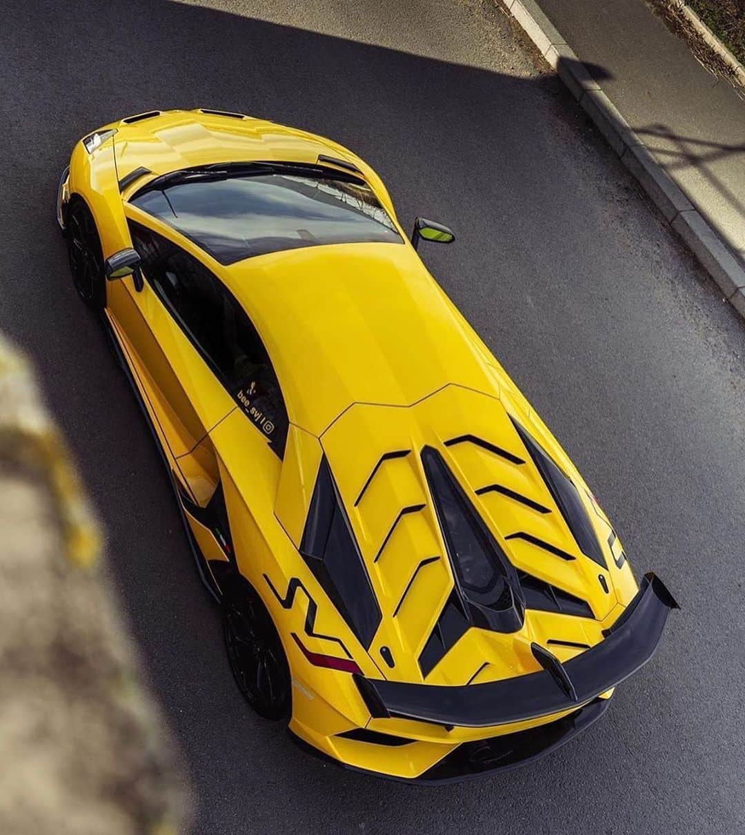 CarsWithoutLimitsさんのインスタグラム写真 - (CarsWithoutLimitsInstagram)「Bird eye view of @bee_svj’s #AventadorSVJ #carswithoutlimits」9月7日 23時57分 - carswithoutlimits