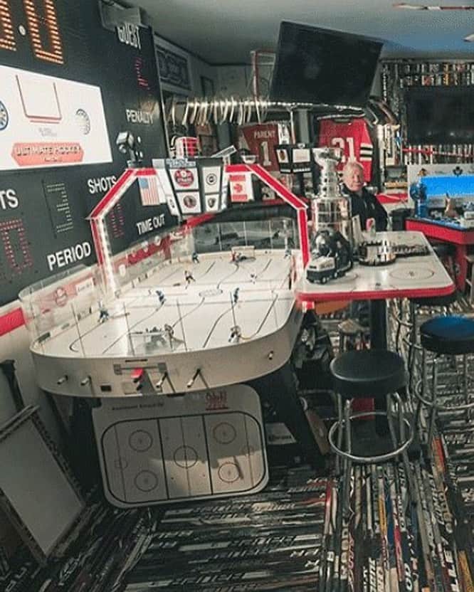 NHLさんのインスタグラム写真 - (NHLInstagram)「Our Creator of the Week is none other than the @ultimatehockeyfancave! Kenn Shaw and Jordie Oberg combined to create this backyard paradise in Victoria, B.C. that houses their 100+ hockey creations.」9月8日 0時17分 - nhl
