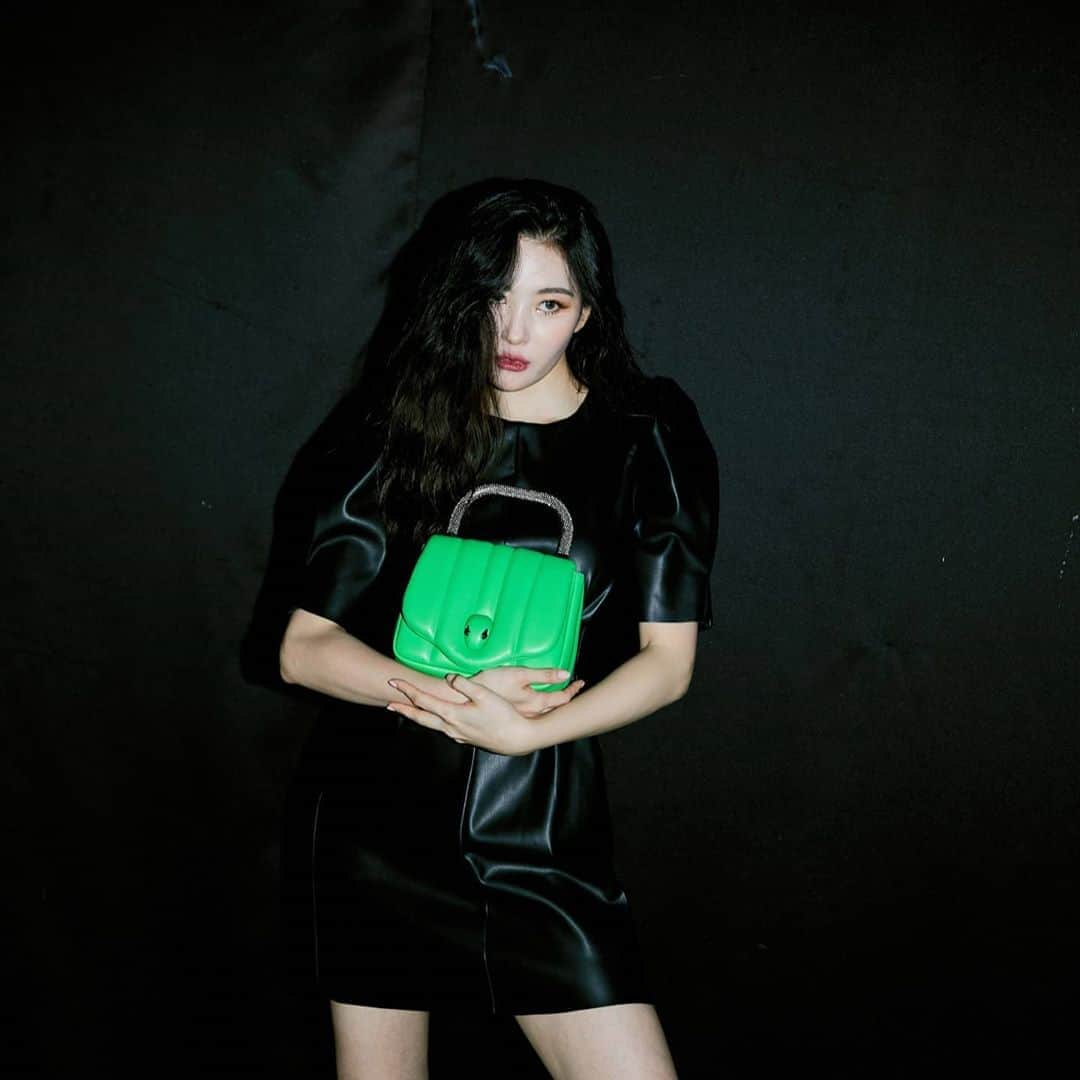 ソンミさんのインスタグラム写真 - (ソンミInstagram)「#광고 #AMBUSHxBVLGARI #Bvlgari 💚🖤💚🖤💚🖤 @bulgari @ambush_official」9月8日 0時14分 - miyayeah