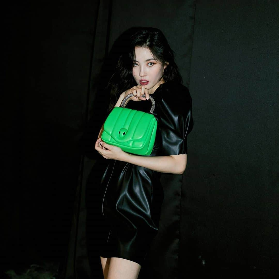 ソンミさんのインスタグラム写真 - (ソンミInstagram)「#광고 #AMBUSHxBVLGARI #Bvlgari 💚🖤💚🖤💚🖤 @bulgari @ambush_official」9月8日 0時14分 - miyayeah