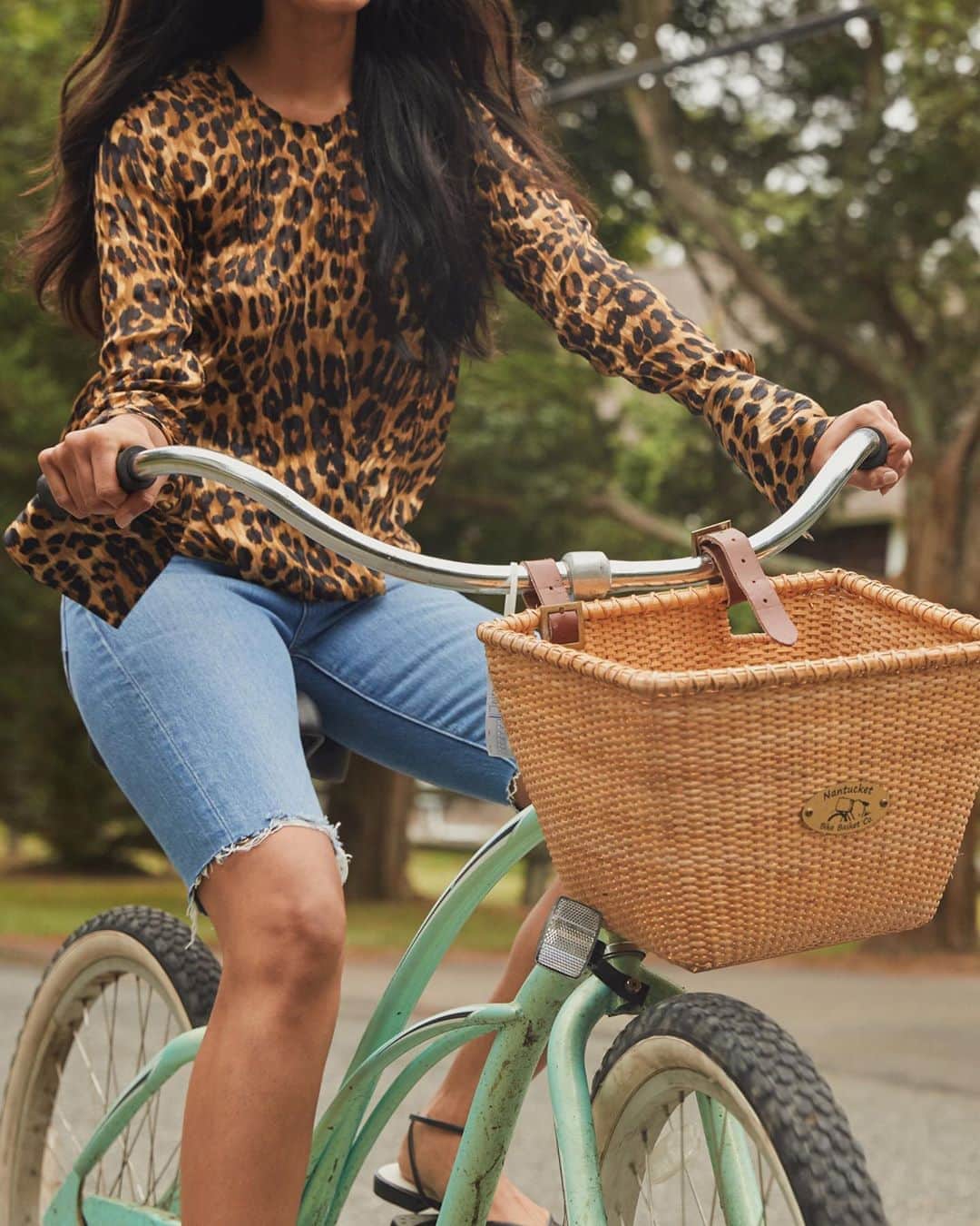 のインスタグラム：「Holiday weekend commute.」