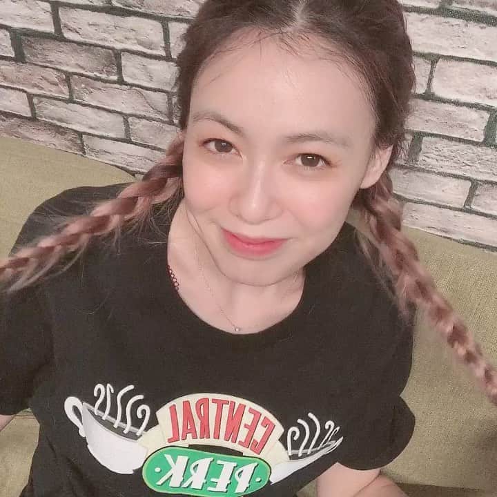 のインスタグラム：「♡ 新しいことが始まるのは ドキドキする。 ・ 突然の出来事も、 準備してきたことも、 ・ みんながいるから やり遂げることができる！ ・ ・ あぁ、感謝しかない。 大好き❤️ ・ ・ ・ #1日1大好き #優美 #ゆうみ #me #昭和感 #大好き #ダイスキ #daisuki #love #❤️」