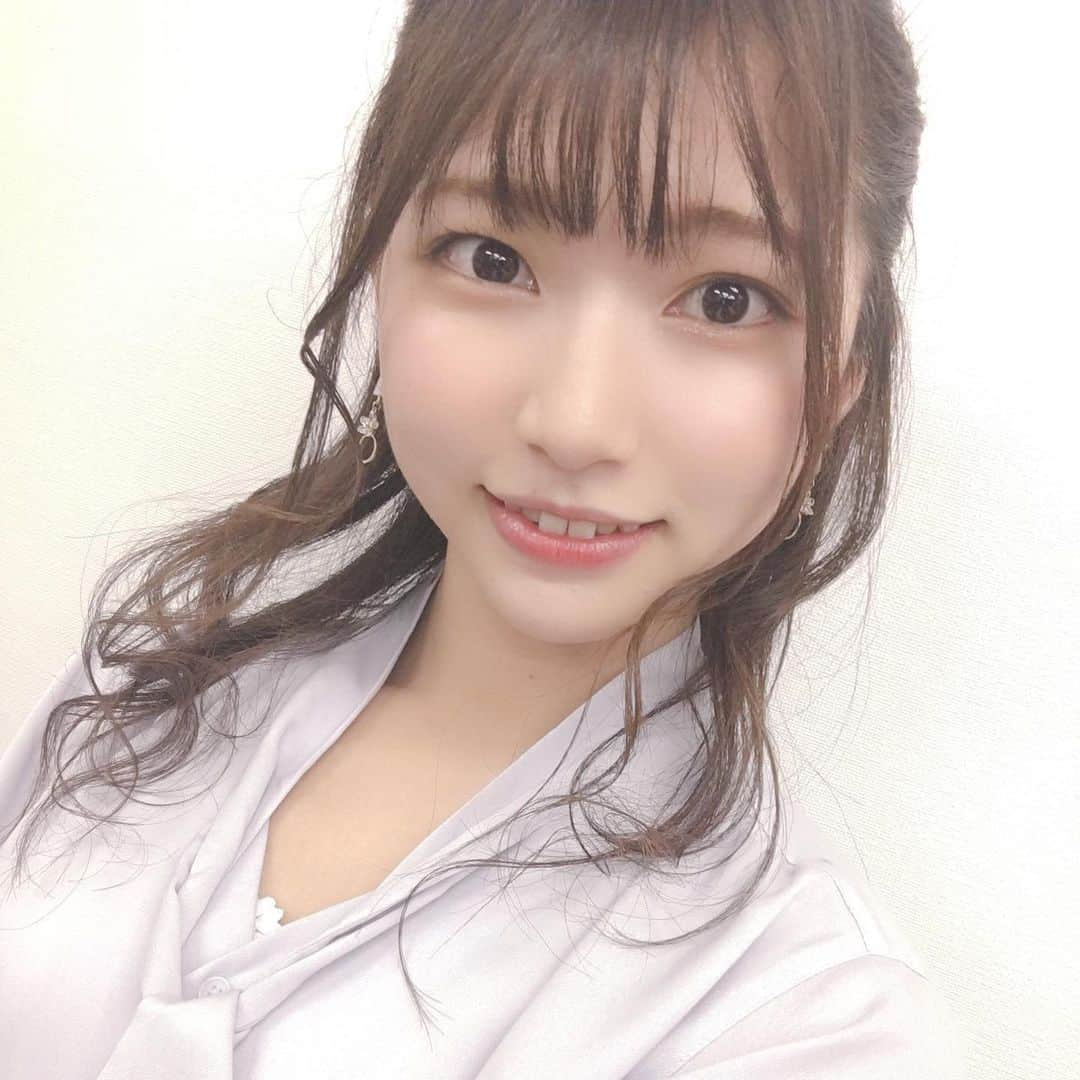 横道侑里さんのインスタグラム写真 - (横道侑里Instagram)「はじめてのホラー映画収録してきました♡ 最高に楽しかった！ 初ジャンル初キャラクター！ OL役立って！大人になった気がしたよね！ スタッフさんに19って言ったらびっくりされたの！ 嬉しかったぁぁあ！笑笑 素敵な現場でした💓 ディーボさんと写真撮っていただきました！ みんなと撮りたかった！また会える機会あったら撮るぞお！ 遠藤さんの目が写ってる写真スタッフさんどなたか送ってくださいまし😭笑笑」9月8日 11時31分 - sideroad615