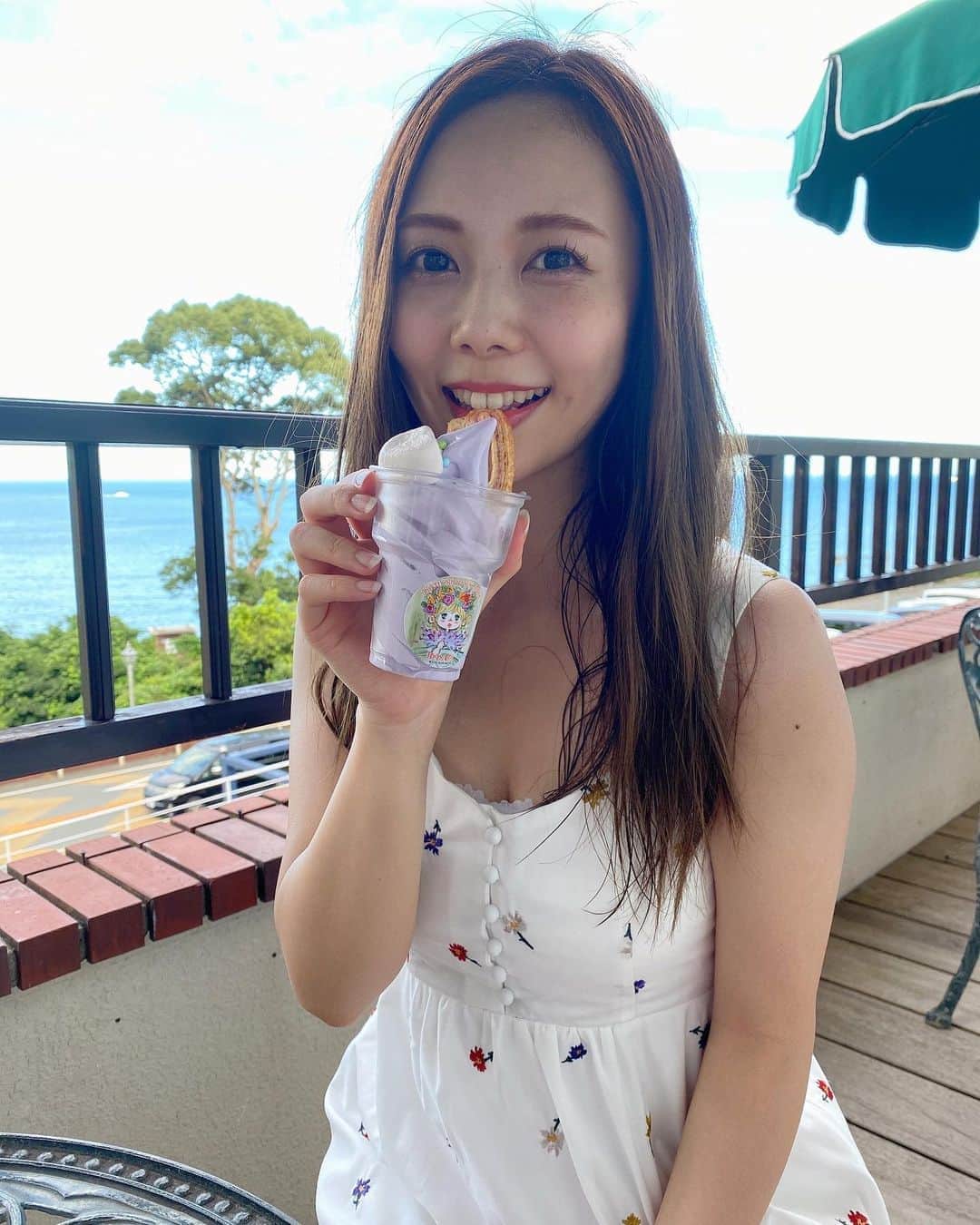 西村季里子さんのインスタグラム写真 - (西村季里子Instagram)「・  亜土ちゃんサンデー🍦💜  可愛くてつい…🤤💜💜💜  暑すぎて一瞬で溶けた🥺🍼  「水森亜土のおもちゃ箱画廊」 も今度行ってみたい💐💐💐  #熱海 #アカオハーブアンドローズガーデン  #ハーブハウス #水森亜土 #亜土ちゃん #ラベンダーソフトクリーム #亜土ちゃんサンデー #水森亜土のおもちゃ箱画廊  #暑くて溶けた #アイスも私も #プール後みたいになってんじゃん #辛 #follow#followｍe」9月8日 11時34分 - kiriko_nishimura