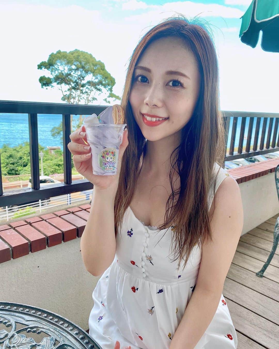 西村季里子さんのインスタグラム写真 - (西村季里子Instagram)「・  亜土ちゃんサンデー🍦💜  可愛くてつい…🤤💜💜💜  暑すぎて一瞬で溶けた🥺🍼  「水森亜土のおもちゃ箱画廊」 も今度行ってみたい💐💐💐  #熱海 #アカオハーブアンドローズガーデン  #ハーブハウス #水森亜土 #亜土ちゃん #ラベンダーソフトクリーム #亜土ちゃんサンデー #水森亜土のおもちゃ箱画廊  #暑くて溶けた #アイスも私も #プール後みたいになってんじゃん #辛 #follow#followｍe」9月8日 11時34分 - kiriko_nishimura
