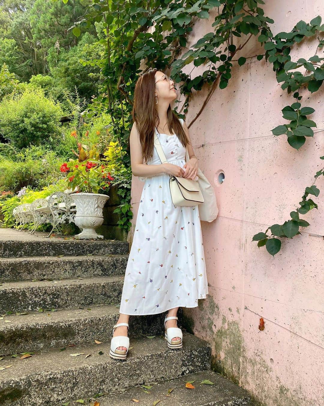 西村季里子さんのインスタグラム写真 - (西村季里子Instagram)「・  亜土ちゃんサンデー🍦💜  可愛くてつい…🤤💜💜💜  暑すぎて一瞬で溶けた🥺🍼  「水森亜土のおもちゃ箱画廊」 も今度行ってみたい💐💐💐  #熱海 #アカオハーブアンドローズガーデン  #ハーブハウス #水森亜土 #亜土ちゃん #ラベンダーソフトクリーム #亜土ちゃんサンデー #水森亜土のおもちゃ箱画廊  #暑くて溶けた #アイスも私も #プール後みたいになってんじゃん #辛 #follow#followｍe」9月8日 11時34分 - kiriko_nishimura