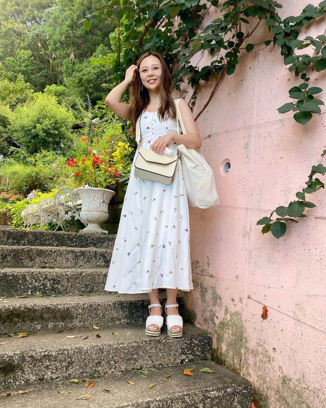 西村季里子さんのインスタグラム写真 - (西村季里子Instagram)「・  亜土ちゃんサンデー🍦💜  可愛くてつい…🤤💜💜💜  暑すぎて一瞬で溶けた🥺🍼  「水森亜土のおもちゃ箱画廊」 も今度行ってみたい💐💐💐  #熱海 #アカオハーブアンドローズガーデン  #ハーブハウス #水森亜土 #亜土ちゃん #ラベンダーソフトクリーム #亜土ちゃんサンデー #水森亜土のおもちゃ箱画廊  #暑くて溶けた #アイスも私も #プール後みたいになってんじゃん #辛 #follow#followｍe」9月8日 11時34分 - kiriko_nishimura