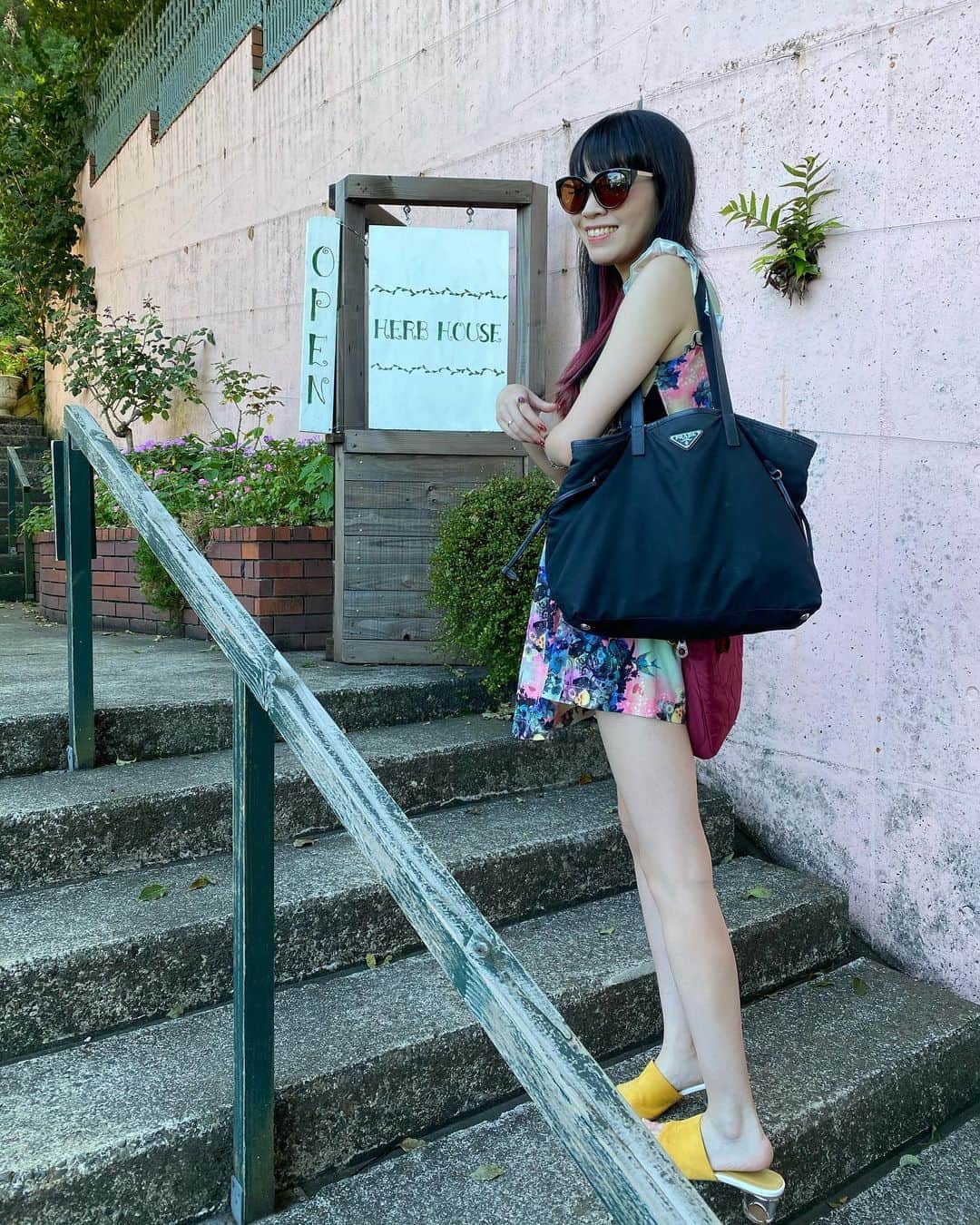 西村季里子さんのインスタグラム写真 - (西村季里子Instagram)「・  亜土ちゃんサンデー🍦💜  可愛くてつい…🤤💜💜💜  暑すぎて一瞬で溶けた🥺🍼  「水森亜土のおもちゃ箱画廊」 も今度行ってみたい💐💐💐  #熱海 #アカオハーブアンドローズガーデン  #ハーブハウス #水森亜土 #亜土ちゃん #ラベンダーソフトクリーム #亜土ちゃんサンデー #水森亜土のおもちゃ箱画廊  #暑くて溶けた #アイスも私も #プール後みたいになってんじゃん #辛 #follow#followｍe」9月8日 11時34分 - kiriko_nishimura