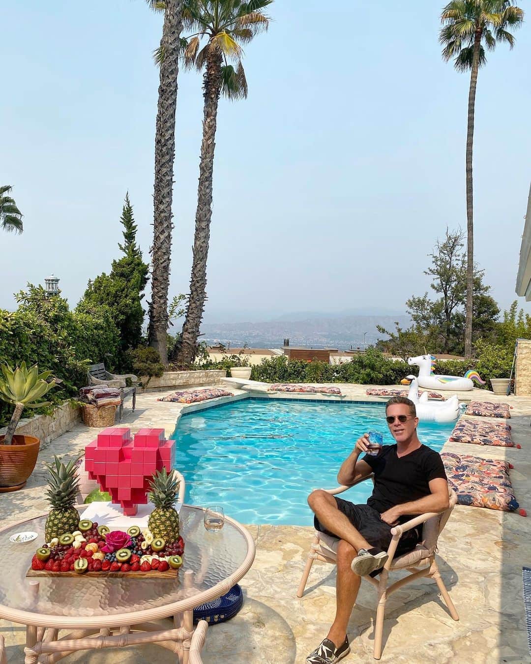 scottlippsさんのインスタグラム写真 - (scottlippsInstagram)「More pools and an end to a beautiful weekend, lotsa love to you all.. 📷 @ilincasipos casa de @stefanatabacaru #california #dreaming #labordayweekend」9月8日 10時25分 - scottlipps
