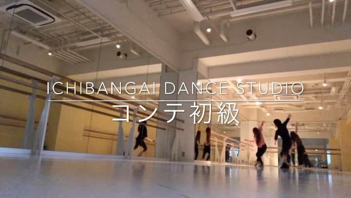 池田美佳のインスタグラム：「【初心者向けクラス:新規募集のご案内☺︎】 ICHIBANGAI dance studio 新宿御苑前駅徒歩2分 毎週土曜日12:30-14:00 初回体験あり  #mikadanceclass  いま1番ゆったりと初心者の方も始めやすいクラスです☺︎ 9〜10月は特にゆっくり丁寧に進めていきたいと思っています。  今月は久しぶりに大好きな #ロミジュリ （ディカプリオ版）のこの曲 Des'reeの　『I'm Kissing You』で踊りたいと思います。  ご興味がある方はお気軽にDM頂けたらご連絡させていただきます（╹◡╹） 　 #dance #contemporarydance  #ダンスクラス #ダンスレッスン #slow #ゆっくり #初心者向け #都内 #新宿御苑前 #スロージャズダンス  #初回体験あり #ロミジュリ #desree #imkissingyou #映像は２年前  《池田美佳ダンス︎class日程》 #mikadanceclass ・水曜20:00-21:00 入門基礎 代官山　 ・木曜19:00-20:30 中上級経験者 代官山 ・土曜12:30-14:00 入門初級 新宿」