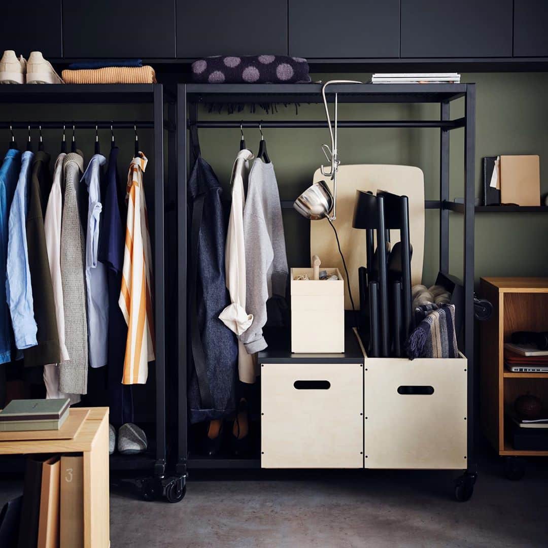IKEA JAPANさんのインスタグラム写真 - (IKEA JAPANInstagram)「暮らしの変化に対応するRÅVAROR/ローヴァロール コレクション登場！﻿ ﻿ シンプルなデザインが魅力のこのコレクションには、多機能に使えたり、移動が簡単にできる商品がそろっています。﻿ ﻿ デイベッドは、ベッドとしてだけではなく、ソファや寝椅子としても使用でき、収納付きのベンチやシェルフユニットは、同じコレクションのテーブルの下にしまうこともできます。﻿ ﻿ ぜひご覧ください。﻿ ﻿ #イケア #IKEA #ikeajapan #RÅVAROR #インテリア #収納 #デイベッド」9月8日 11時00分 - ikeajapan