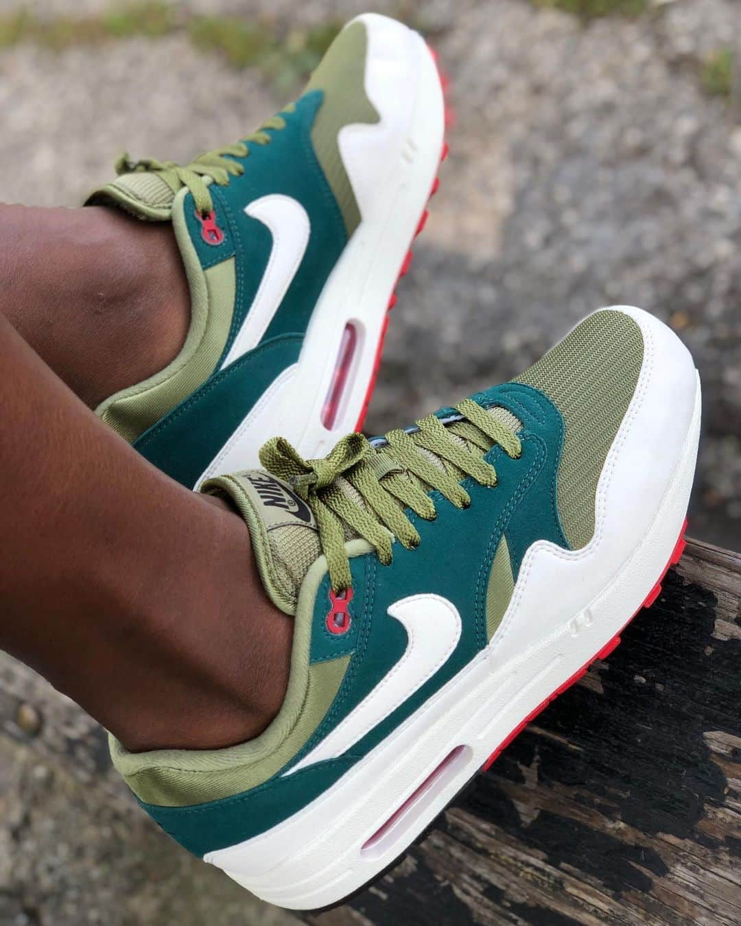 Mr. Tyさんのインスタグラム写真 - (Mr. TyInstagram)「#todayskicks Nike ID Air Max 1 “Kermit”. Figured I’d get one wear in before the weather shifts.  #am1 #igsneakercommunity #ids #airmax1 #womft #complexkicks #wdywt #kissmyairs #mynikeids #mynikeids #amlight #todaykicks #complexkicks #ijustlikeshoes #theshoegame #airmaxalways #airmax #soletoday #airmasics #nikeidcreatives #mynikeid #ファッション #コーティネート #nikebyyou #nikeid」9月8日 2時36分 - regularolty