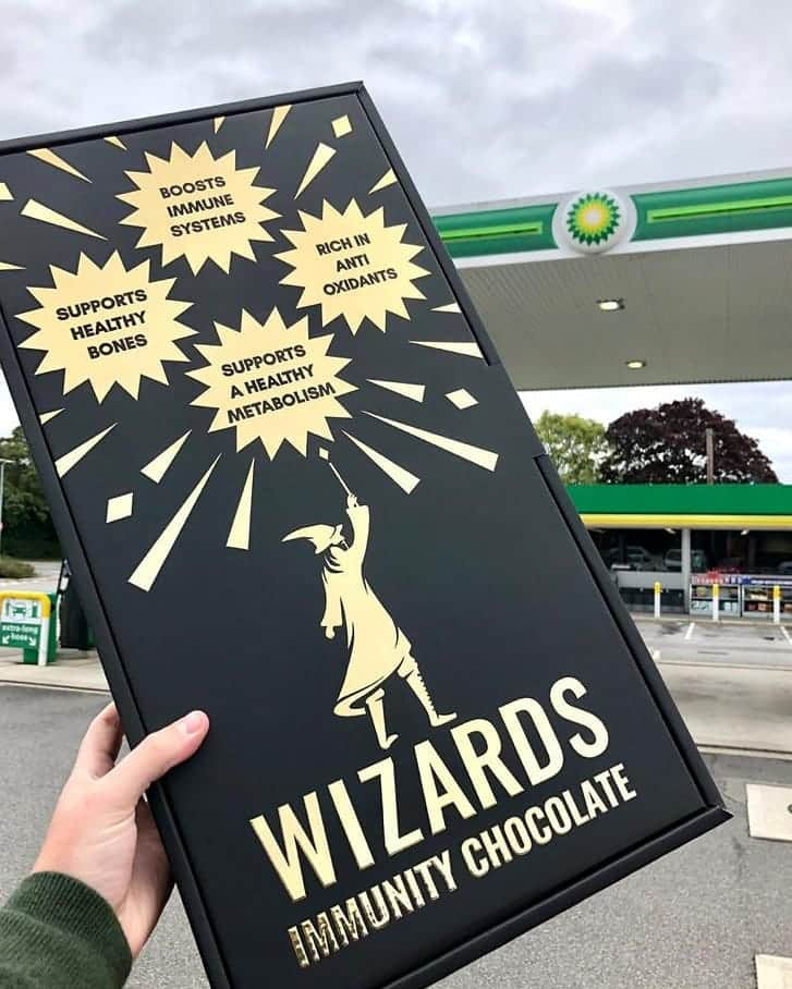 オリバー・フェルプスさんのインスタグラム写真 - (オリバー・フェルプスInstagram)「So chuffed to see @thewizardsmagic now in BP stores from today. We all love the new Imunity chocolate & we're sure everyone else will too! #wizardsmagic #bp #nomnom .... bars may appear bigger in this picture 😇」9月8日 2時43分 - oliver_phelps