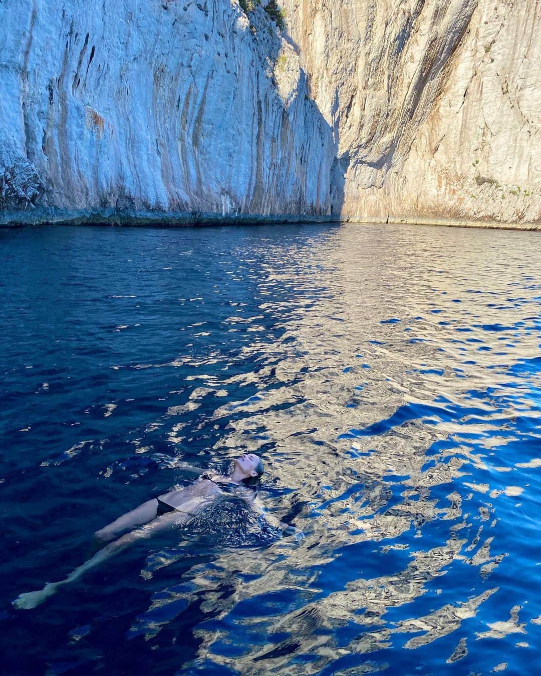 ナターシャ・ポーリーのインスタグラム：「Spot A Mermaid 🧜🏼‍♀️」
