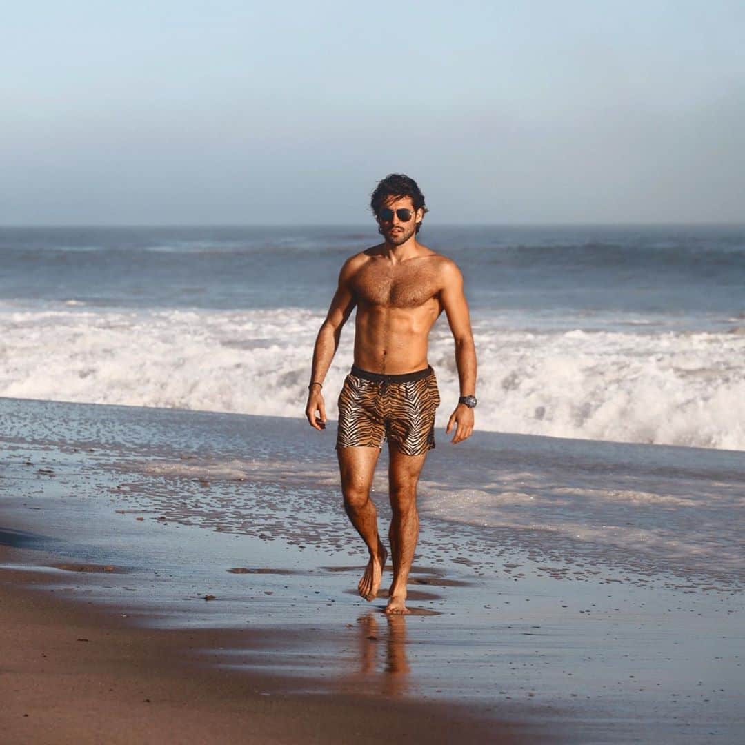 ブレイク・マイケルのインスタグラム：「👁 🌊👁」