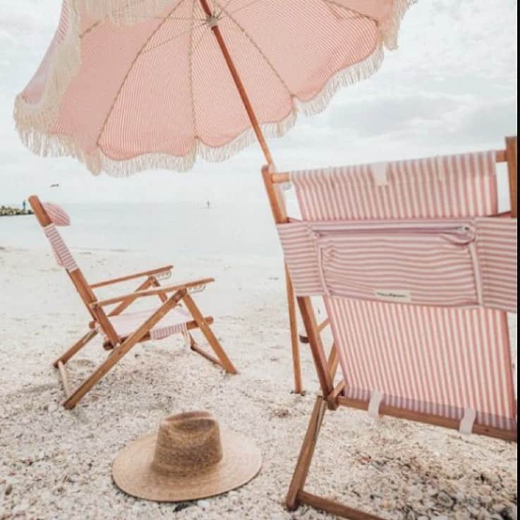 ヤング・ファビュラス&ブロークのインスタグラム：「How are you spending Labor Day?  Hope you all are enjoying your day off (If you have it)   Today is the LAST DAY for our End of Summer Sale. Get 50% Off your entire order. Use code LABORDAY at checkout.   All Sales are Final. Excludes Fall 2020 Collection.」
