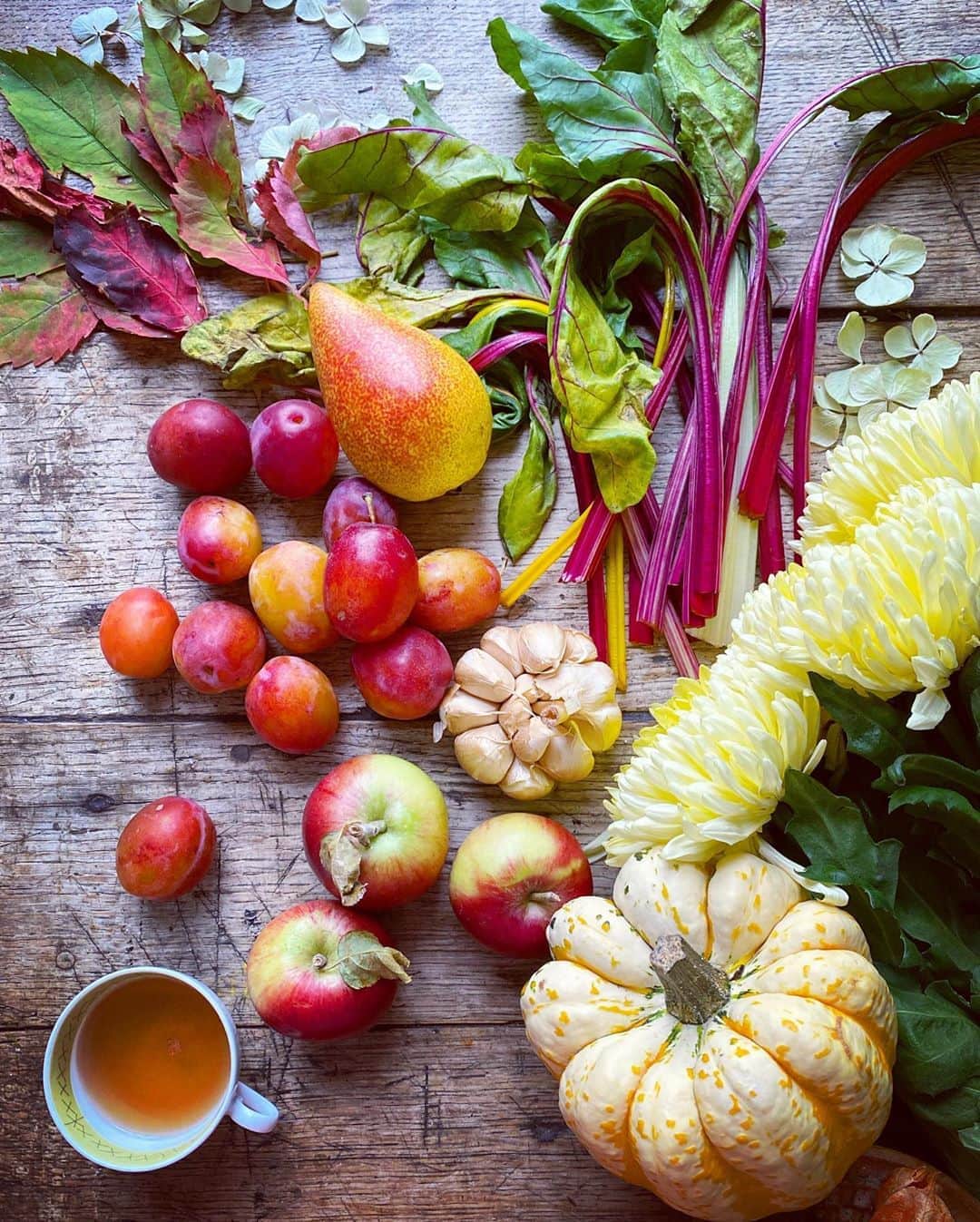 Tea and sittingのインスタグラム：「September x My local grocers = 🧡🍂🍅✨🌿 @5waysfruits」