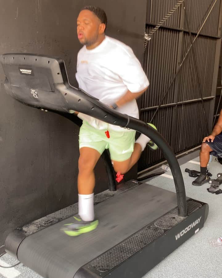 DJ.マスタードのインスタグラム：「it’s monday i ate fried oreos had a couple of drinks and ate bullshit over the weekend but i payed for it today in the gym ... it’s ok to fall as long as you  get back up !!!!! @justtrain i’m never goin back !!!」