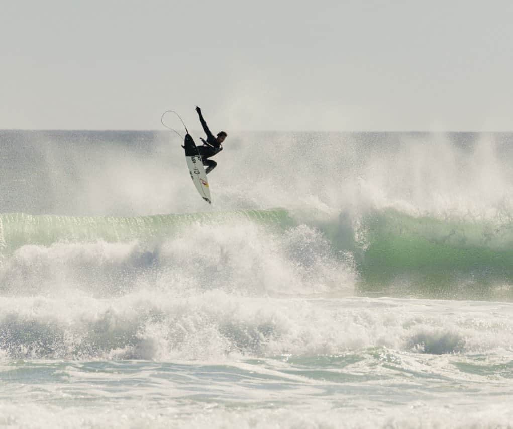 ジョーディ・スミスのインスタグラム：「Rotatting offshores 📷 @tyrone_bradley @oneillusa」