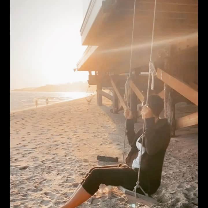 のインスタグラム：「Swinging into Labor Day like this... #laborday」
