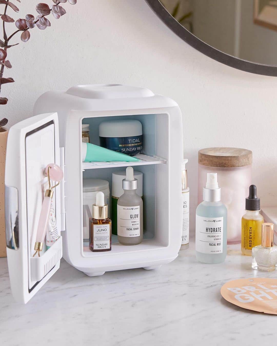 Urban Outfittersさんのインスタグラム写真 - (Urban OutfittersInstagram)「Giveaway time! Treat yourself to a @cooluli_usa Mini Fridge and you’ll wonder how your skincare routine ever went without it. Comment and tag a friend who’d love this and you could both win! We’ll choose the winners by Thursday, September 10th. #UOTech」9月8日 3時13分 - urbanoutfitters