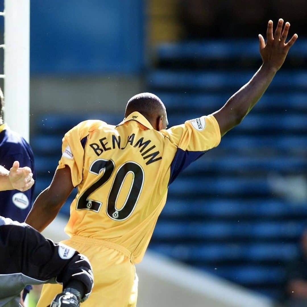 レスター・シティFCさんのインスタグラム写真 - (レスター・シティFCInstagram)「#OnThisDay in 2002, we came from 2-0 down to beat Wimbledon 3-2! 🔥  Swipe to watch @jordan.stewart3's stunning winner ↔️」9月8日 3時06分 - lcfc