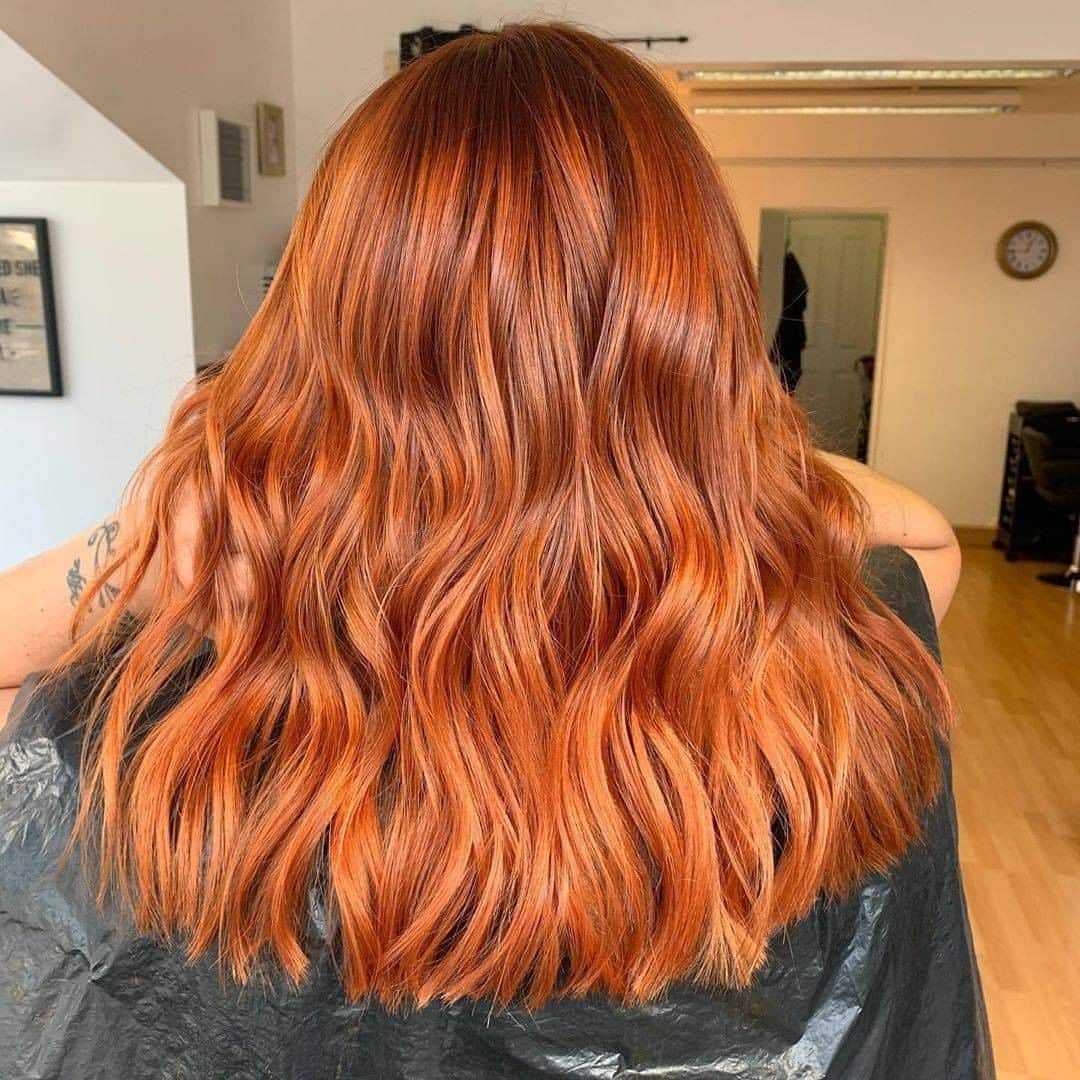 ghd hairさんのインスタグラム写真 - (ghd hairInstagram)「Copper luxe curls 🔥✨ This is definitely one to show your hairdresser 👆💕   @laurafoxhair   #ghd #ghdhairpro #hairgoals #hair #copperhair #copperluxehair #autumnhair #redhair #tousledwaves」9月8日 3時15分 - ghdhair